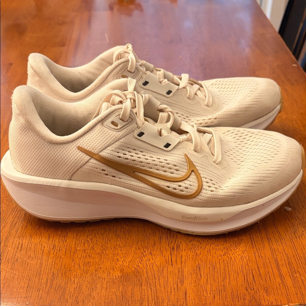 Nike Women's Beige and Gold Athletic Shoes